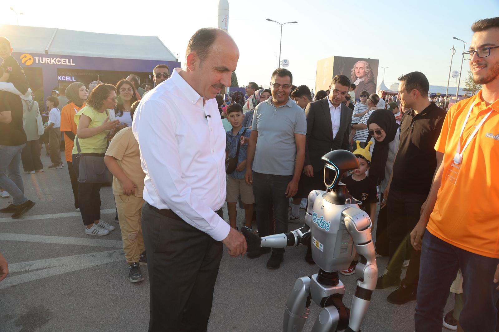 Konya Bilim Festivali 10. Yılında Millet Teknoloji Hamlesinin Işığında Sahneye Çıktı