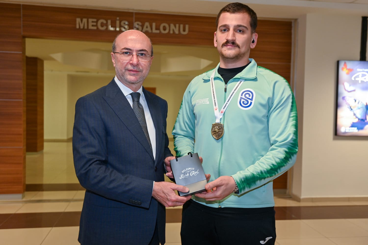 ff274d75-4b9f-4ffb-a01b-6e80432fe370