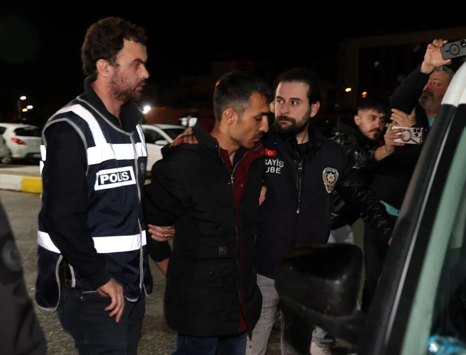 Katil, Elleri Plastik Kelepçe ile Bağlanmıştı