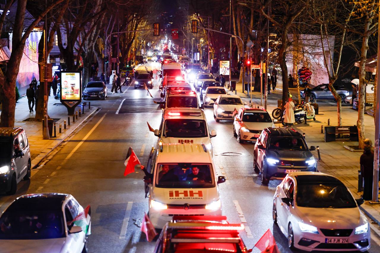 İstanbul'da yüzlerce araçla Gazze konvoyu (1)