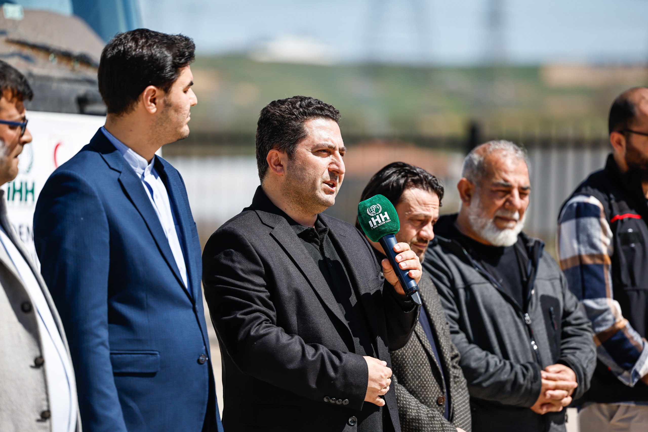 Türkiyeden İrana 5 tır insani yardım 8