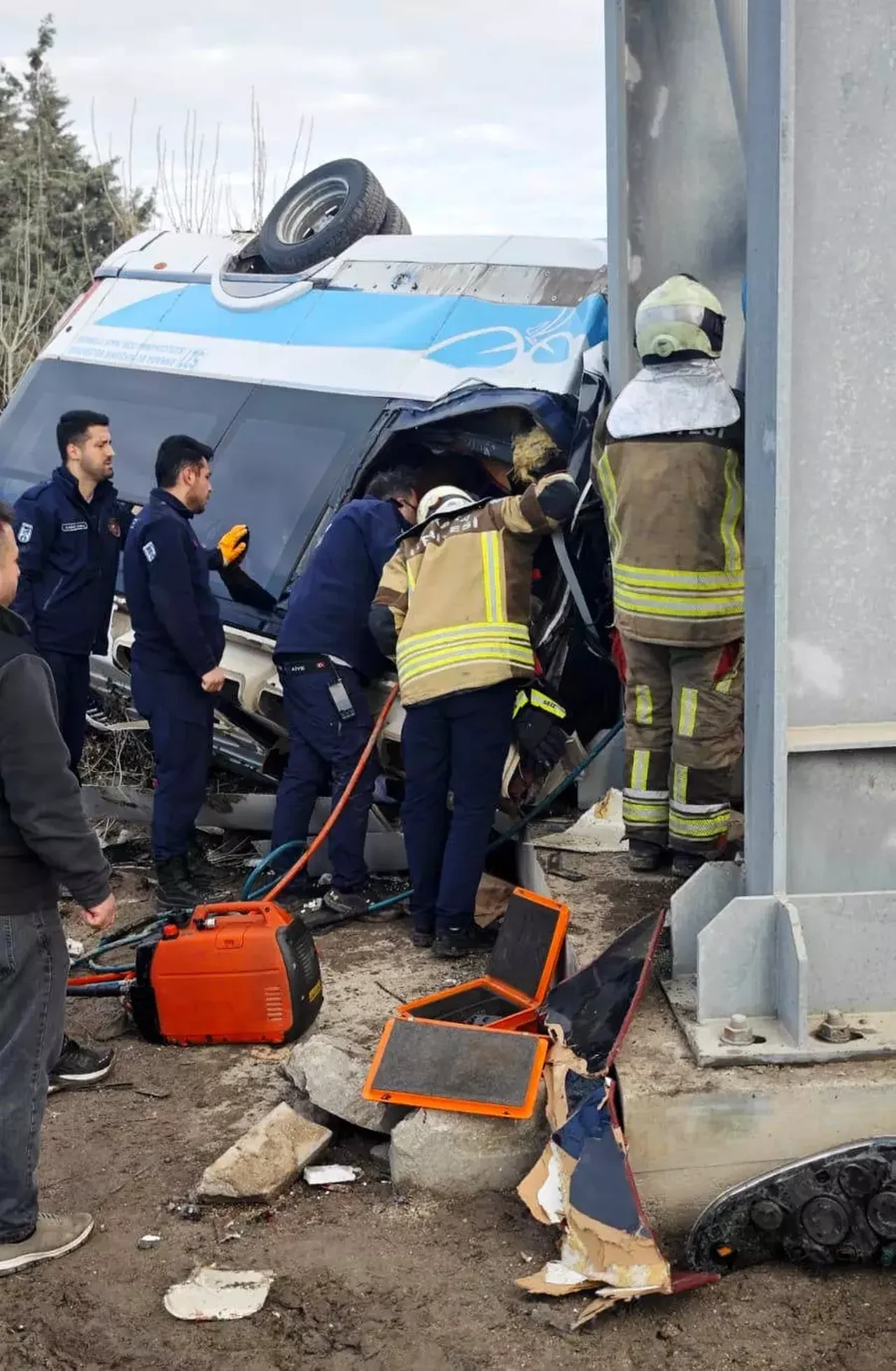 ankarada-halk-otobusu-ust-gecide-carpti-feci-kazada-4-olu-cok-sayida-yarali-var-3292370_202604041054_2