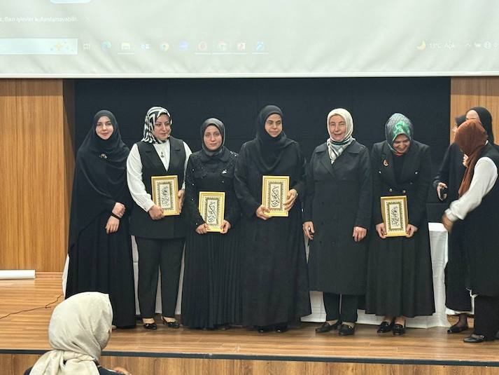 İHH, Diyarbakır'da &lsquo;Sivil Toplumda Kadın' paneli düzenledi 1