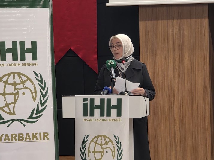 İHH, Diyarbakır'da &lsquo;Sivil Toplumda Kadın' paneli düzenledi 4