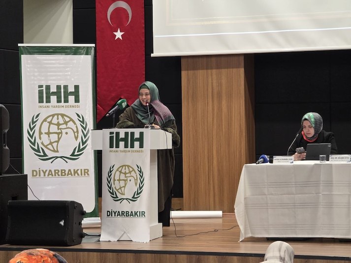 İHH, Diyarbakır'da &lsquo;Sivil Toplumda Kadın' paneli düzenledi 6