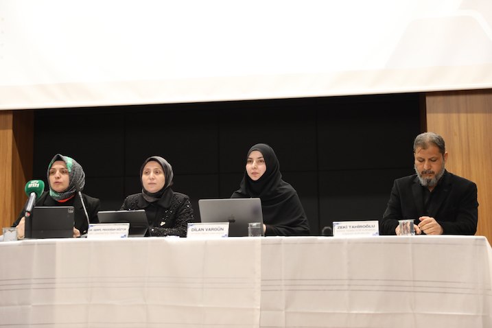 İHH, Diyarbakır'da &lsquo;Sivil Toplumda Kadın' paneli düzenledi 9