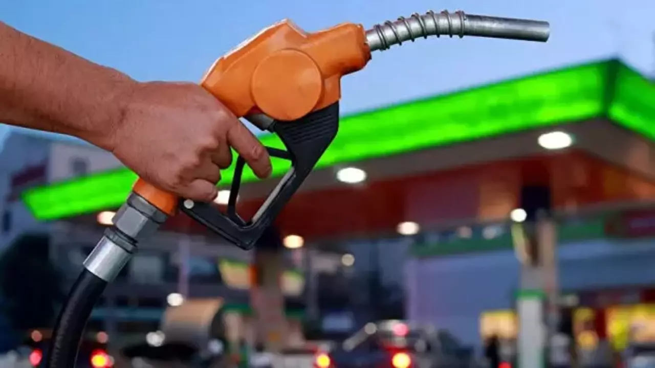 benzin_ve_motorine_zam_geldi_pompaya_yansidi_1774329656_5649