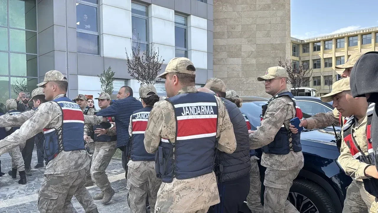 gulistan-doku-sorusturmasinda-cinayet-itirafi-umut-altasin-agabeyi-valinin-oglunu-vid-3295242_202604181545_3