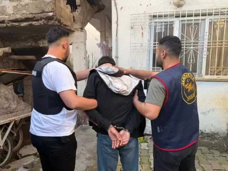 mitten_dev_operasyon_orgut_lideri_itirafci_oldu_11_kisi_tutuklandi_1776757810_0715_w728_h545