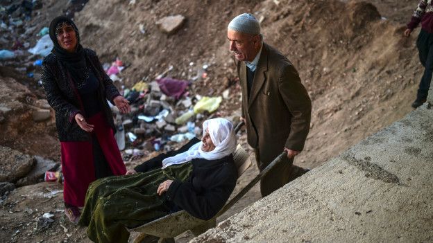 160120132544_silopi_elderly_kurdish_624x351_afp_nocredit