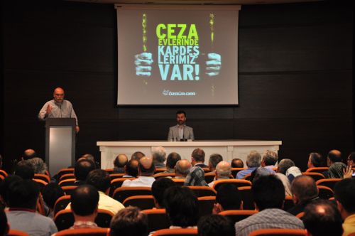 Cezaevlerinde kardeşlerimiz var