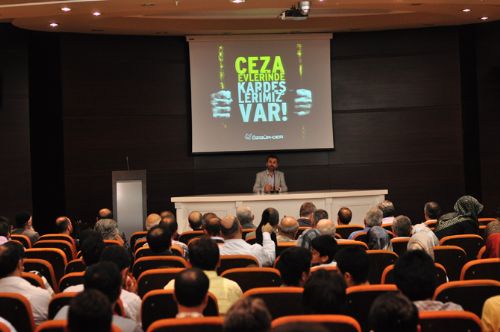 Cezaevlerinde kardeşlerimiz var