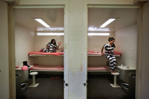 Mahkumlar ama mutlular