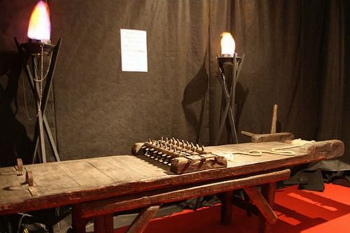 En vahşi işkence aletleri