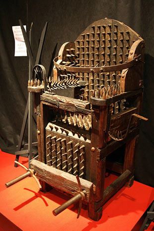 En vahşi işkence aletleri