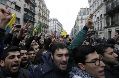 Paris'teki suikastin ardından cenazeler götürüldü