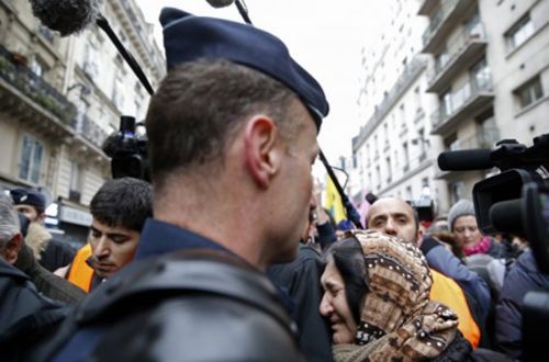 Paris'teki suikastin ardından cenazeler götürüldü