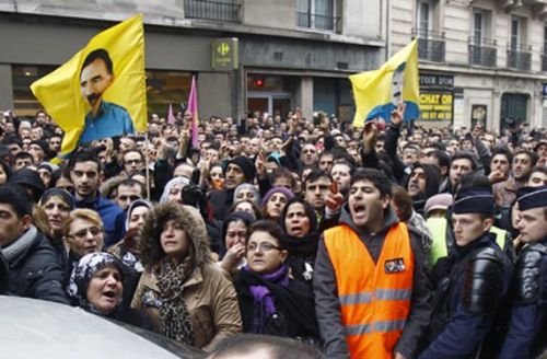 Paris'teki suikastin ardından cenazeler götürüldü