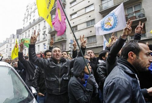 Paris'teki suikastin ardından cenazeler götürüldü