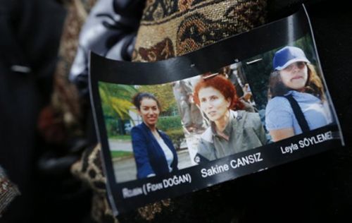 Paris'teki suikastin ardından cenazeler götürüldü