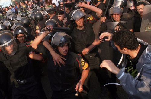 Mısır halkı da ayaklandı...