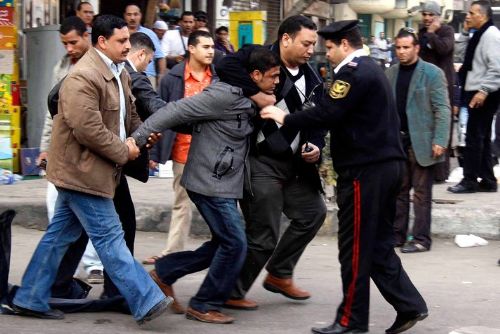 Mısır halkı da ayaklandı...