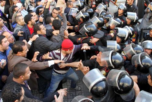 Mısır halkı da ayaklandı...