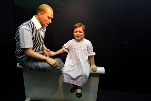 Türkiye'nin ilk balmumu müzesi açıldı