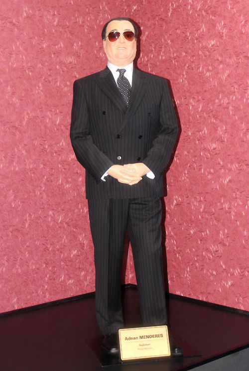 Türkiye'nin ilk balmumu müzesi açıldı