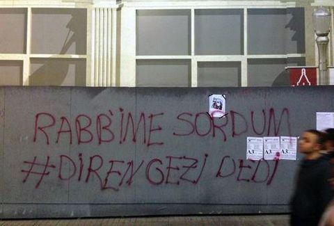 Gezi Parkı eylemlerinde öne çıkan ilginç pankartlar