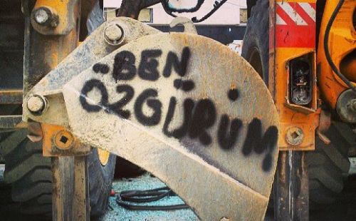 Gezi Parkı eylemlerinde öne çıkan ilginç pankartlar