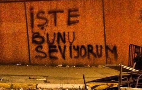 Gezi Parkı eylemlerinde öne çıkan ilginç pankartlar