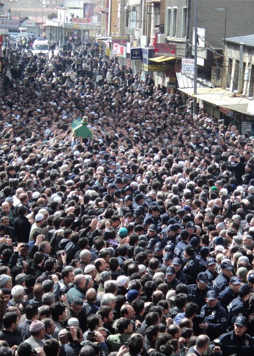 Tahir Büyükkörükçü Hoca'nın cenazesinden kareler