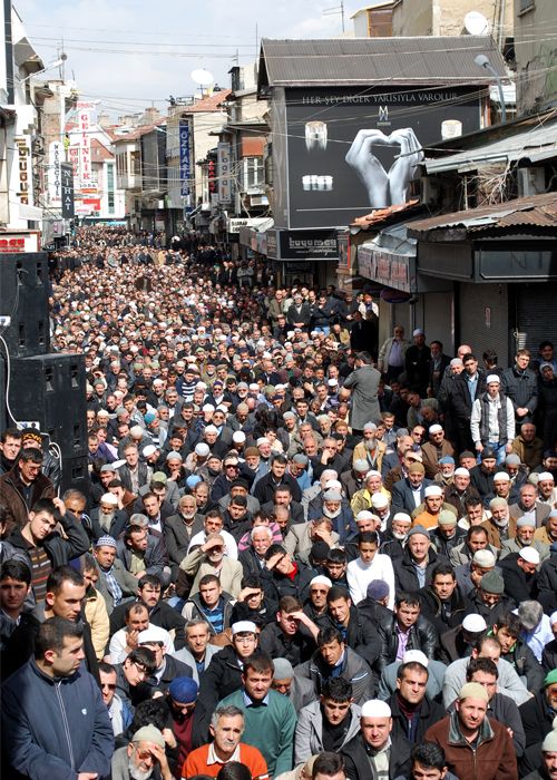 Tahir Büyükkörükçü Hoca'nın cenazesinden kareler