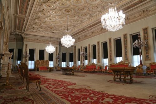 Bu köşk ihtişamıyla göz kamaştırıyor