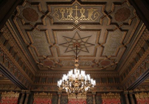 Bu köşk ihtişamıyla göz kamaştırıyor