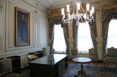 Bu köşk ihtişamıyla göz kamaştırıyor