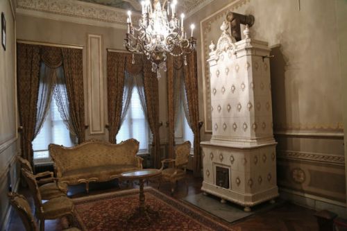 Bu köşk ihtişamıyla göz kamaştırıyor