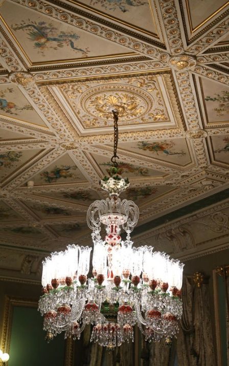 Bu köşk ihtişamıyla göz kamaştırıyor