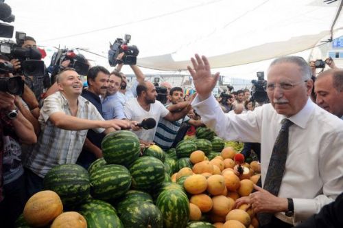 Ekmeleddin İhsanoğlu Marmaray'ı gezdi