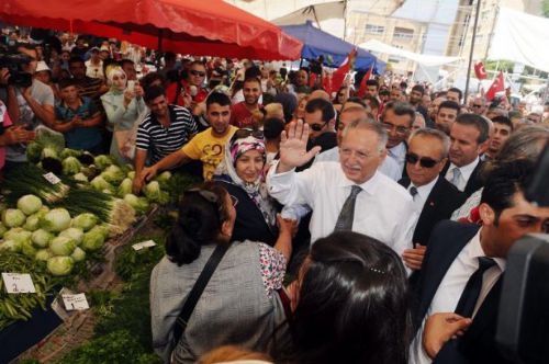 Ekmeleddin İhsanoğlu Marmaray'ı gezdi