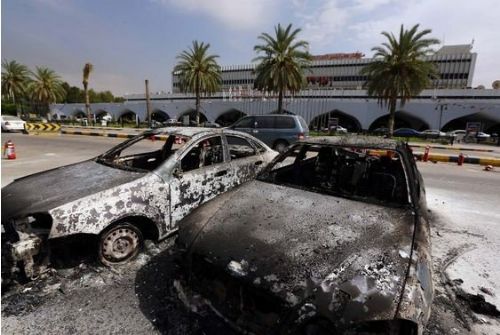 Yolcu uçaklarını ateşe verdiler