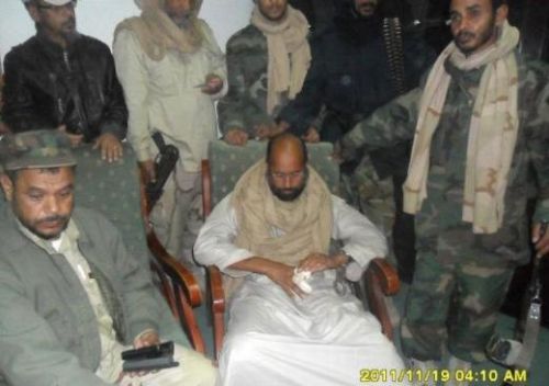 Oğul Kaddafi'nin yakalandıktan sonra çekilen ilk görüntüleri