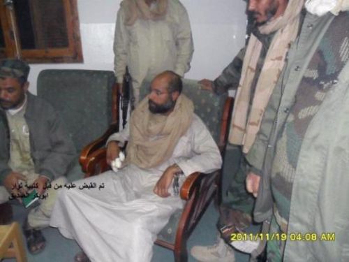 Oğul Kaddafi'nin yakalandıktan sonra çekilen ilk görüntüleri