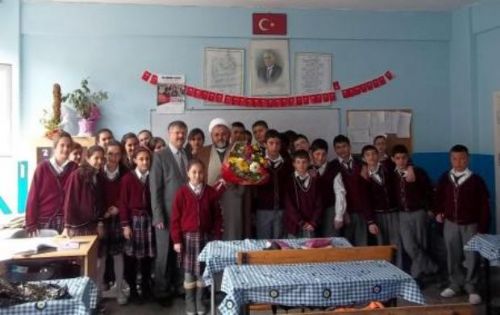 Caferi imam okulda ders verdi