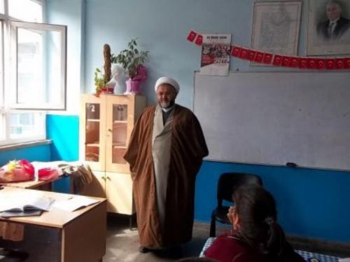 Caferi imam okulda ders verdi