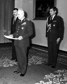 Çevik Bir, Evren'in yaveri çıktı