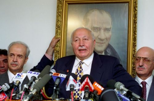 Çevik Bir, Evren'in yaveri çıktı