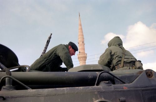 Çevik Bir, Evren'in yaveri çıktı