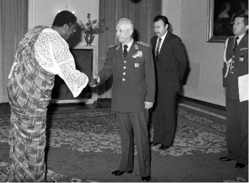 Çevik Bir, Evren'in yaveri çıktı